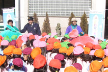 子どもたちと遊ぶ『むじころう』『むじこりん』 子どもたちと遊ぶ『むじころう』『むじこりん』